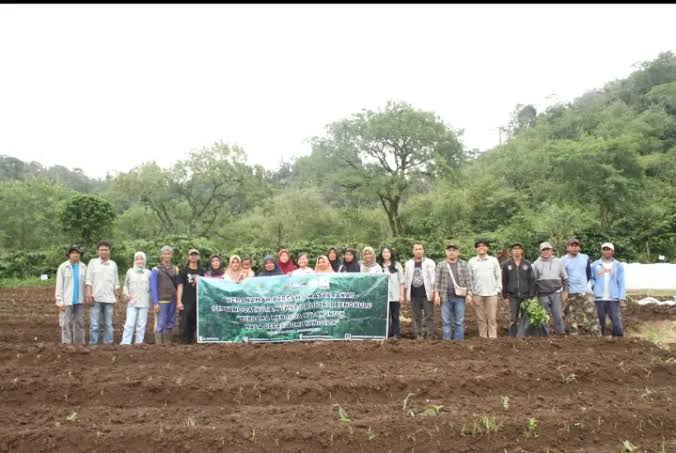 Jejak di Tengah Hutan